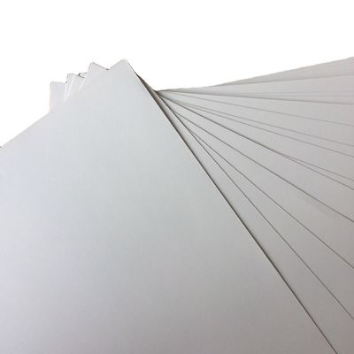 Ειδικό χαρτί με στρώση LWC χαρτί 787mm x 1092mm 500 φύλλα για υψηλή γυαλιστερή τελική