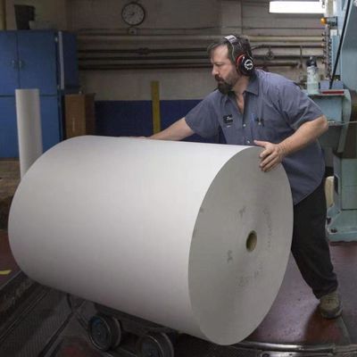 Προσαρμοσμένη παραγγελία 70/75/80gm αντίγραφο χαρτιού Jumbo Roll 850mm Reel Μεγέθος με 103±1 φωτεινότητα