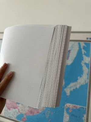 Επεξεργασία επιφάνειας καύσης Τελική επικαλυμμένη χαρτί γυαλιστερό 90gsm-300gsm για υψηλής γυαλιστερότητας χαρτί τέχνης