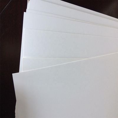 Χημικό-μηχανικό χαρτοπολτό 230/250/300GSM C1S Πίνακας με κιβώτιο ελεφαντόδοντου σε φύλλο με 100% ξύλο